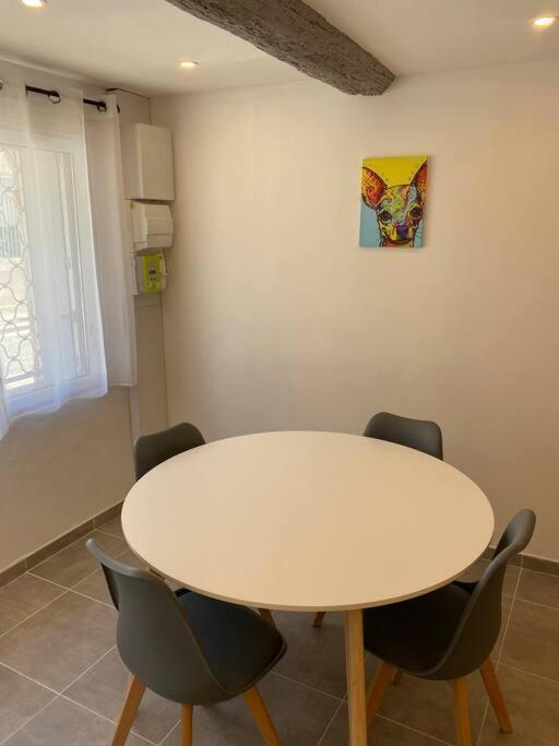Superbe Appartement Climatise Avec Patio Montpellier Luaran gambar