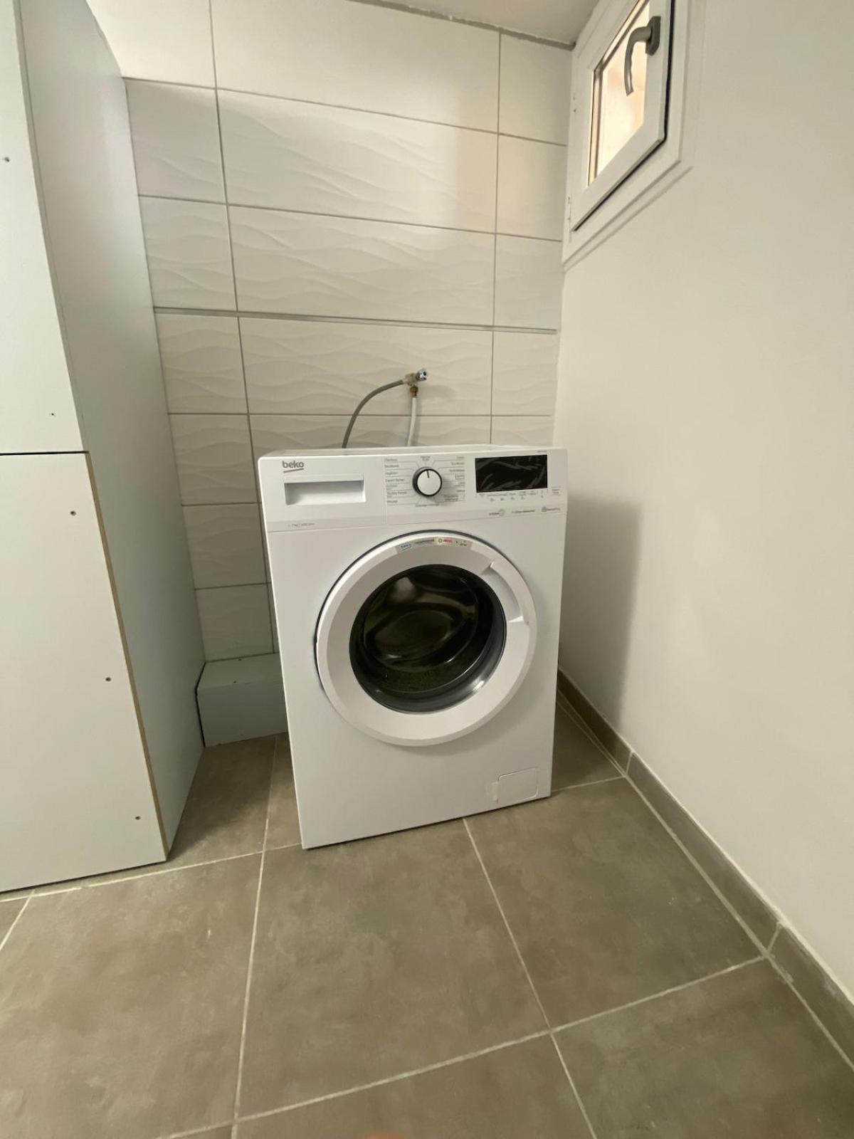 Superbe Appartement Climatise Avec Patio Montpellier Luaran gambar